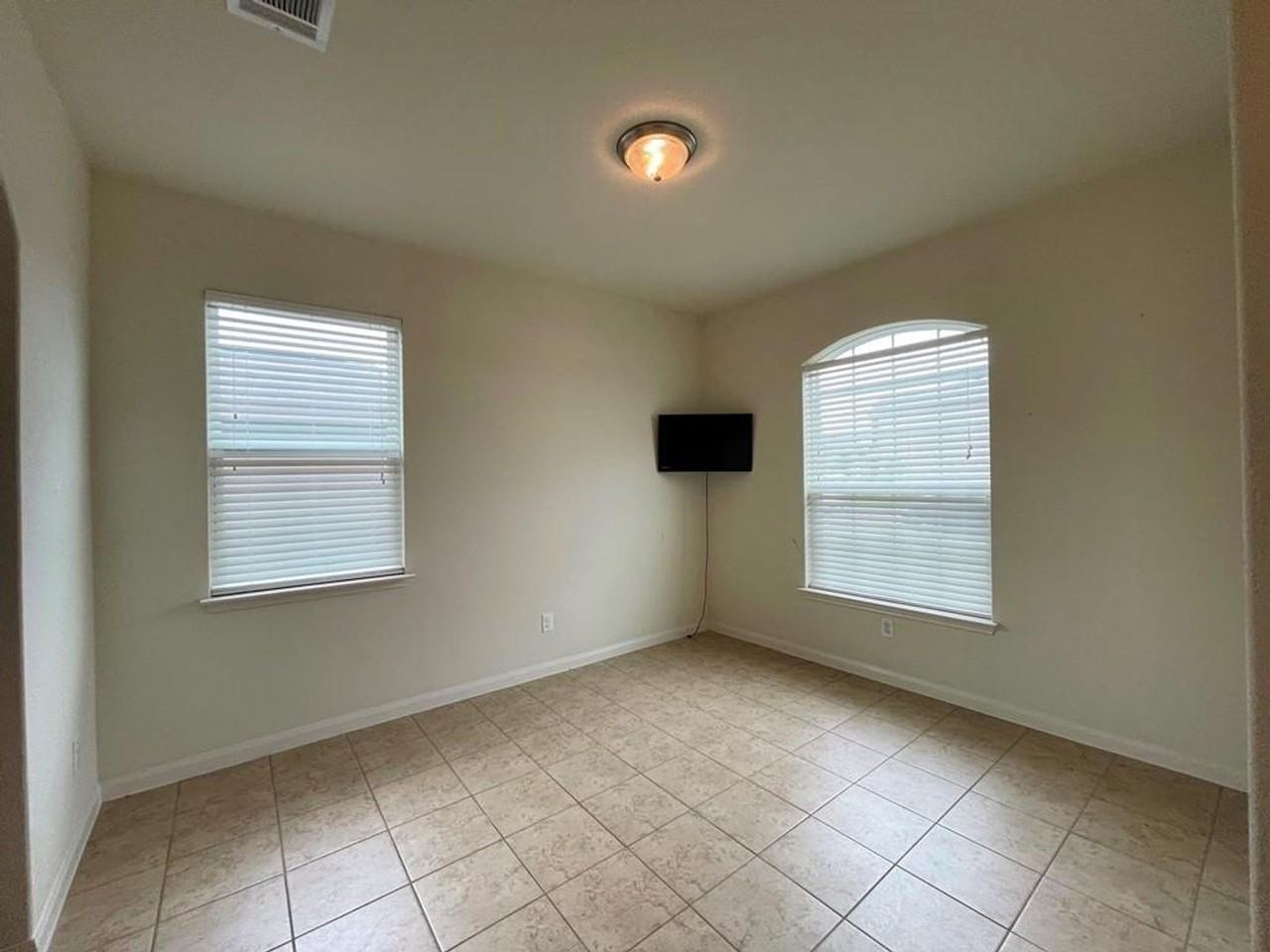 408 Farmer Ln - Photo 7 of 28