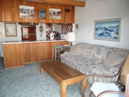 featured image of 43 Summit Yacht Club 43