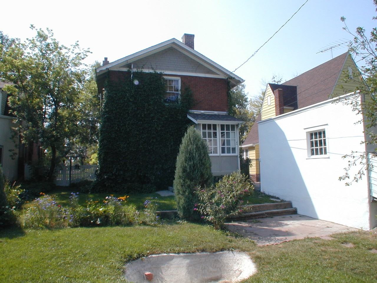 1110 E 19th St - Photo 2 of 9