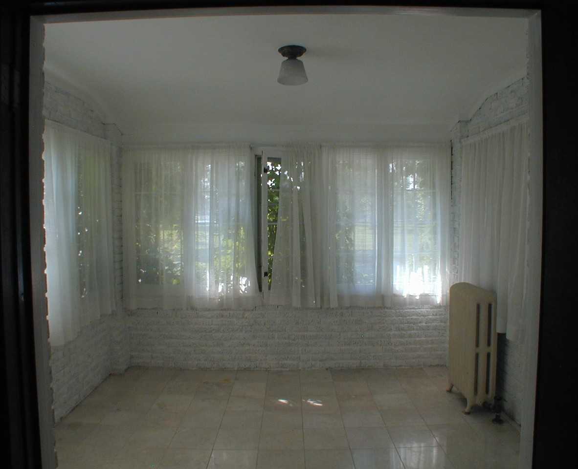 1110 E 19th St - Photo 5 of 9