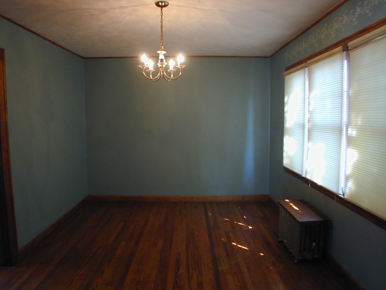 1110 E 19th St - Photo 6 of 9