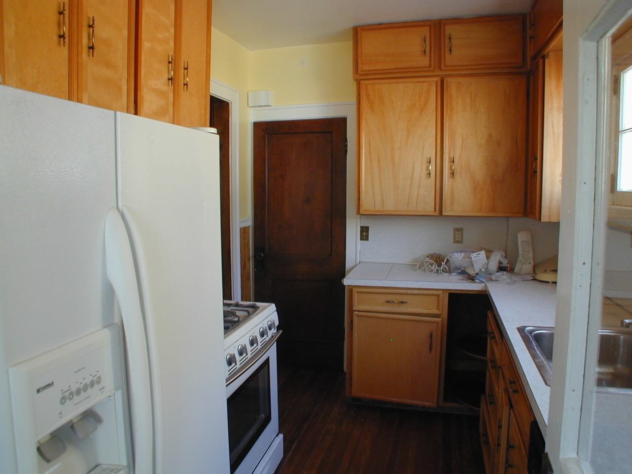 1110 E 19th St - Photo 7 of 9