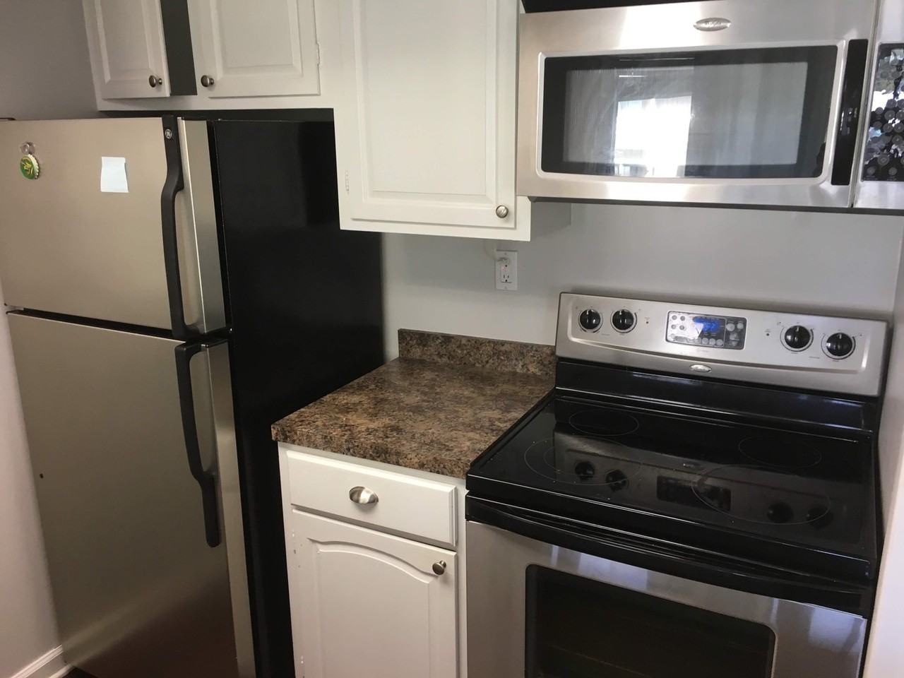 2066 Sea Cliff Dr N - Photo 5 of 18