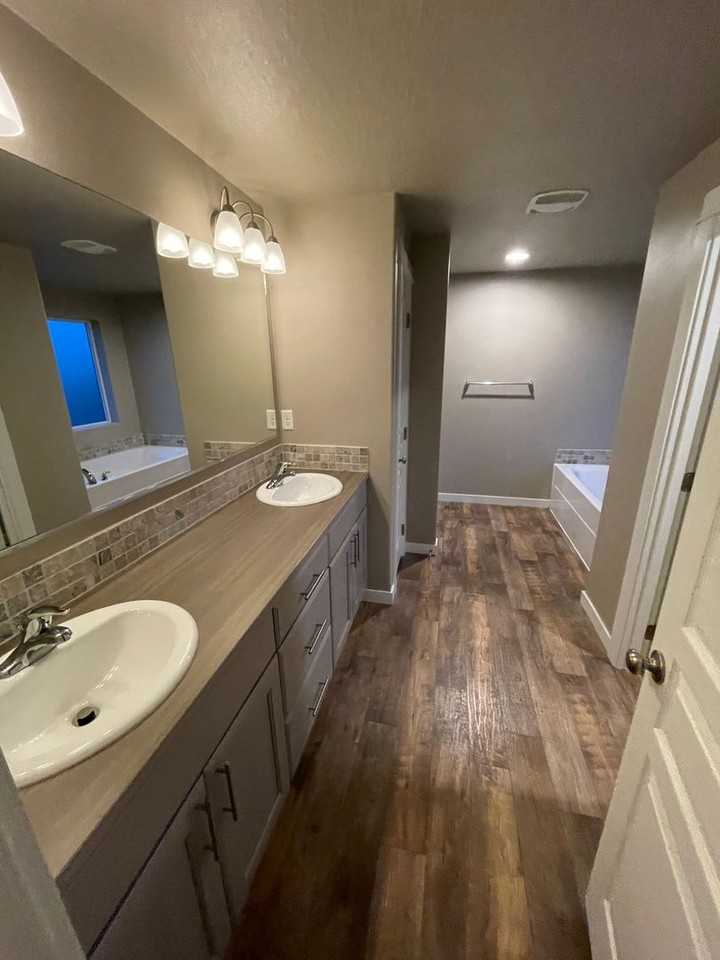 2939 Northwest White Oak Avenue - Photo 2 of 8