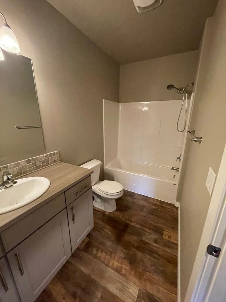 2939 Northwest White Oak Avenue - Photo 4 of 8