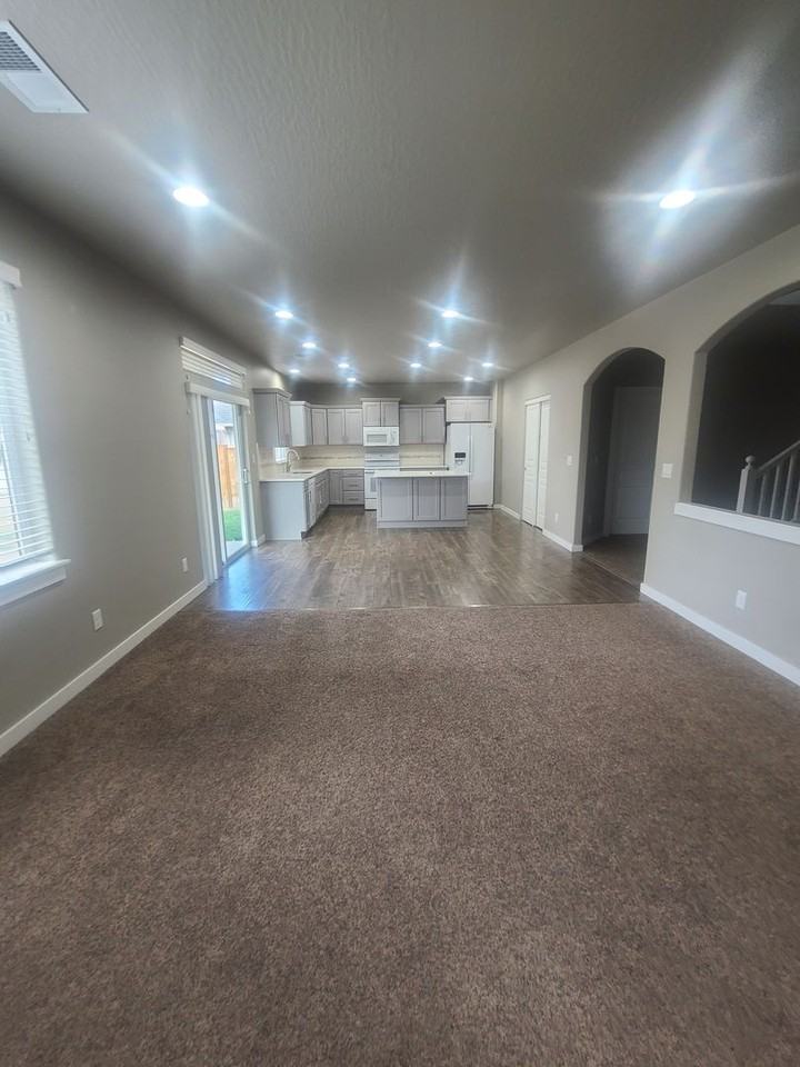 2939 Northwest White Oak Avenue - Photo 6 of 8