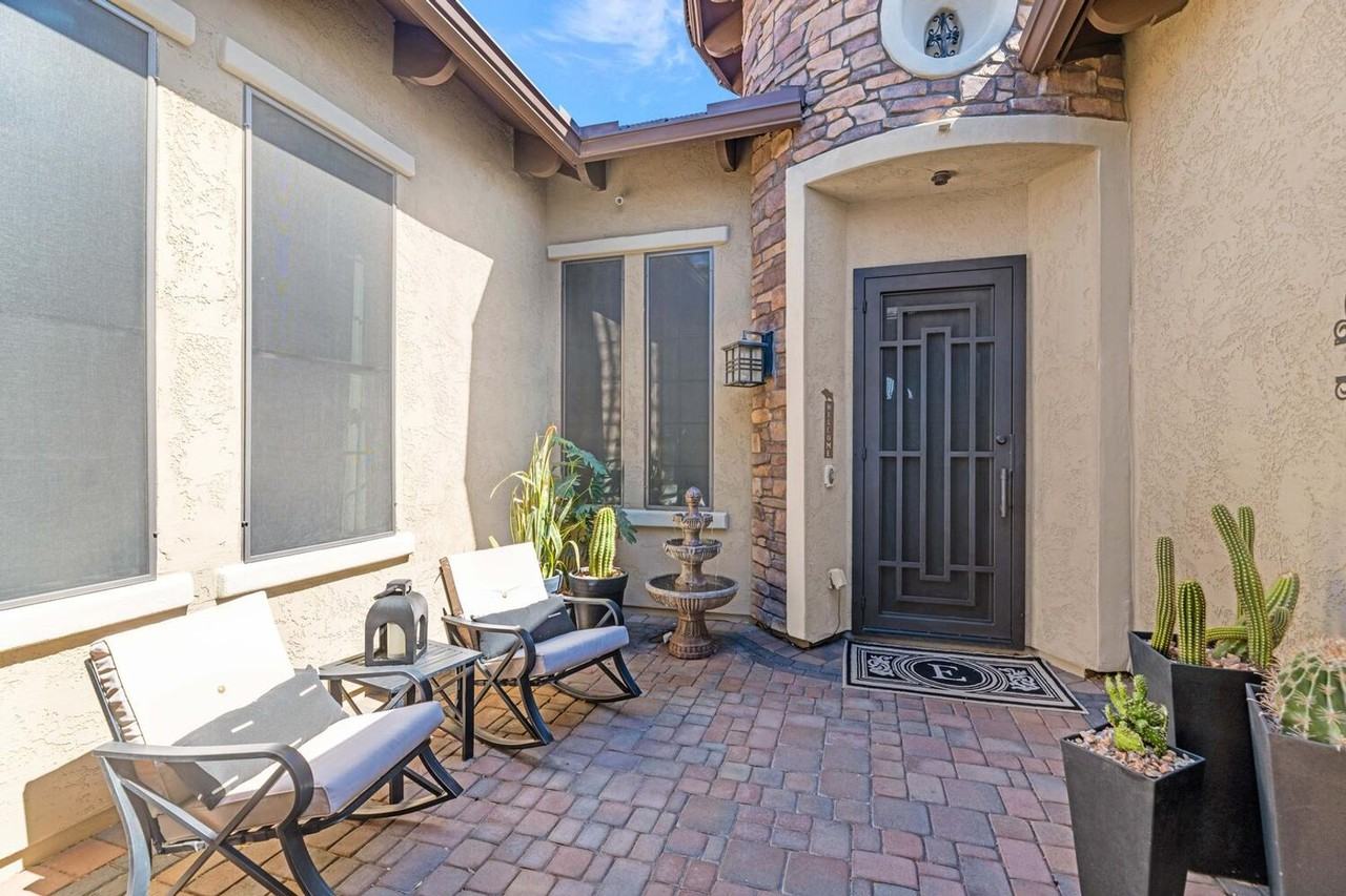 2352 N Estates Cir - Photo 3 of 32