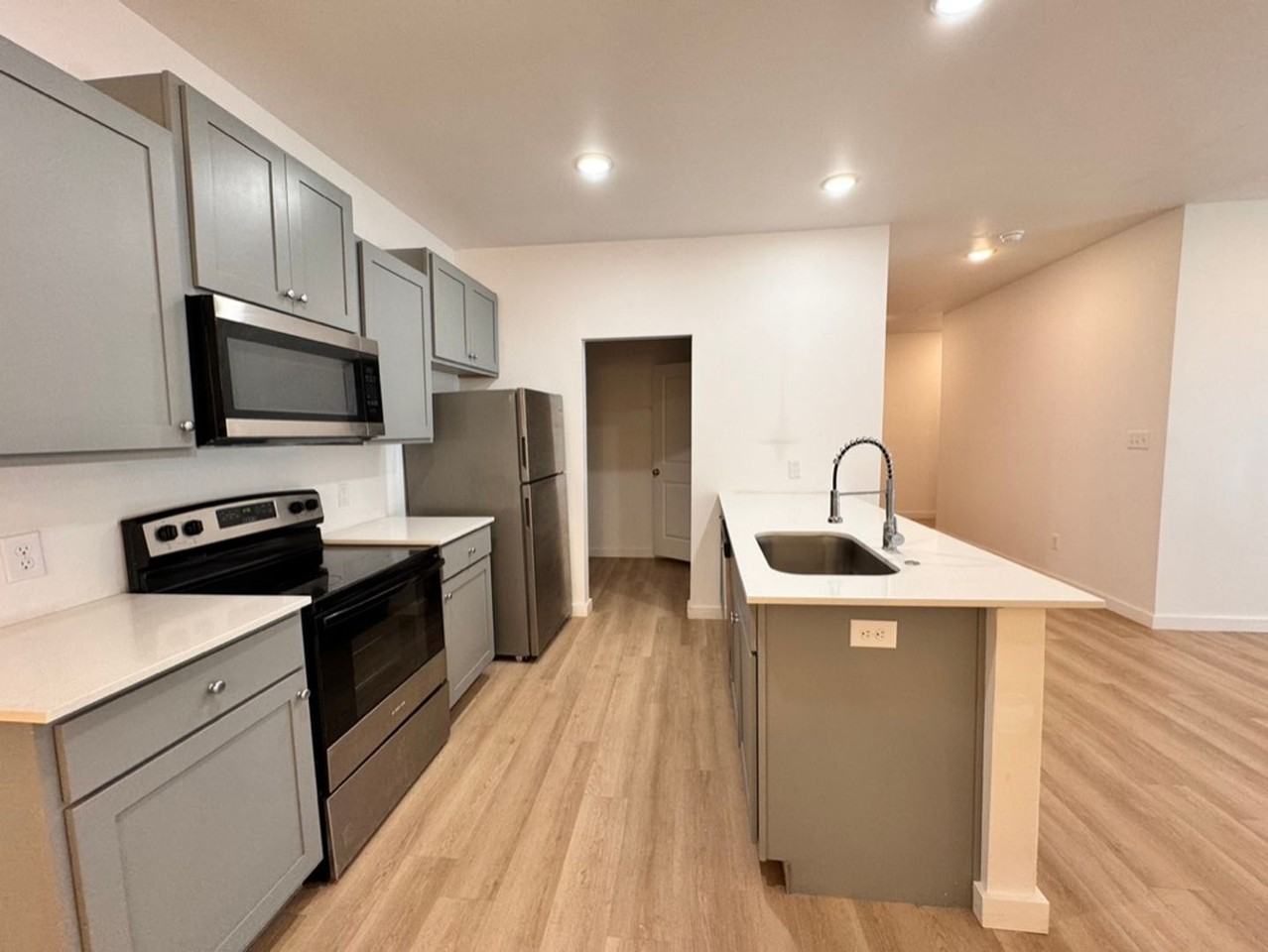 5706 Kemper - Photo 3 of 14