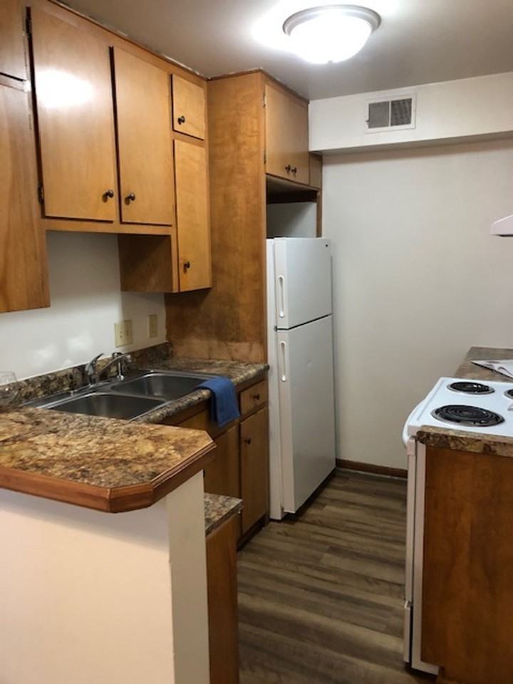 4810-12 Capitol Ave - Photo 3 of 11