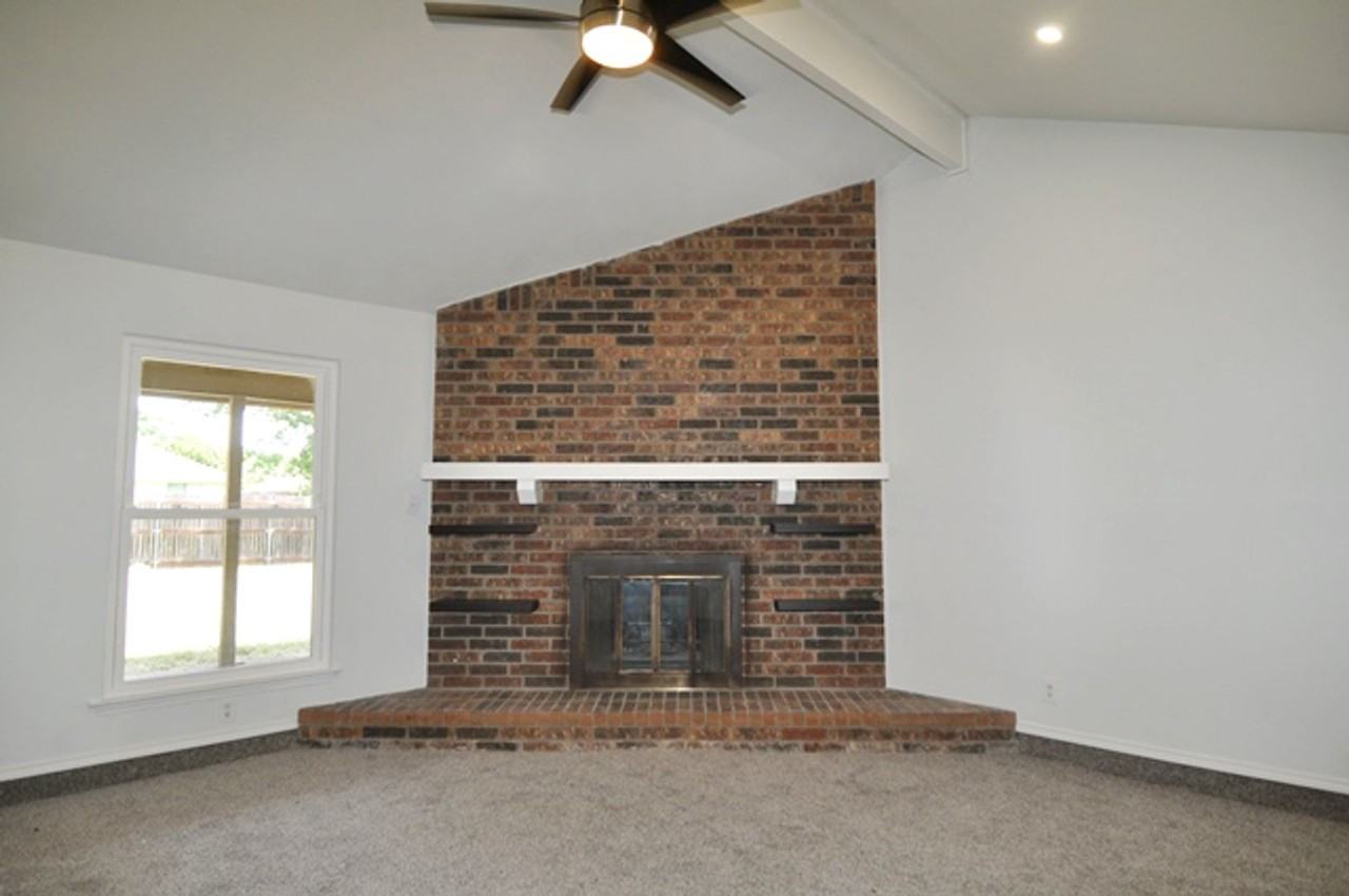 205 Juniper Dr - Photo 5 of 21