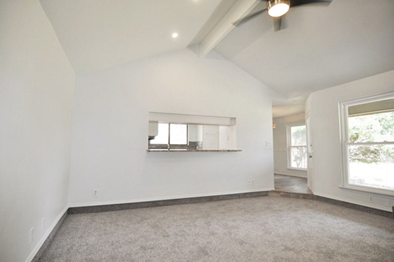 205 Juniper Dr - Photo 4 of 21