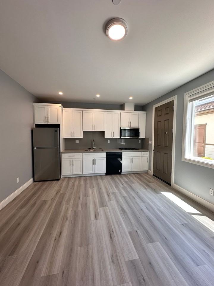 1707 Heirloom St #B - Photo 2 of 21