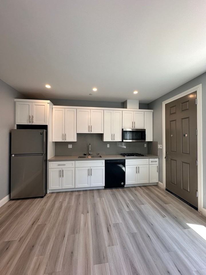 1707 Heirloom St #B - Photo 3 of 21