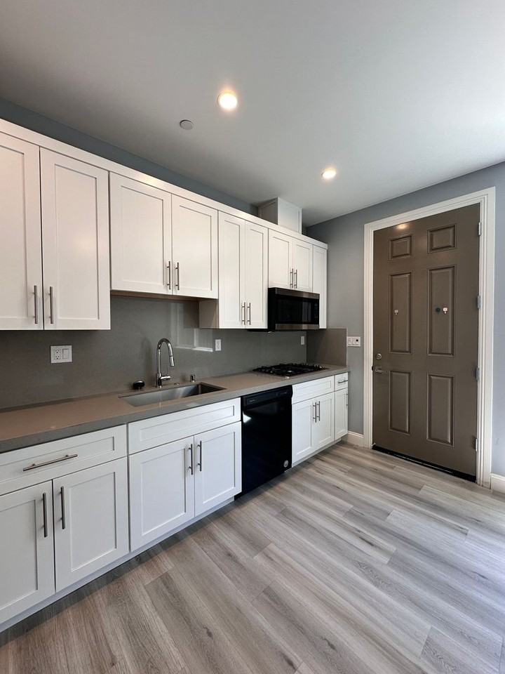 1707 Heirloom St #B - Photo 4 of 21