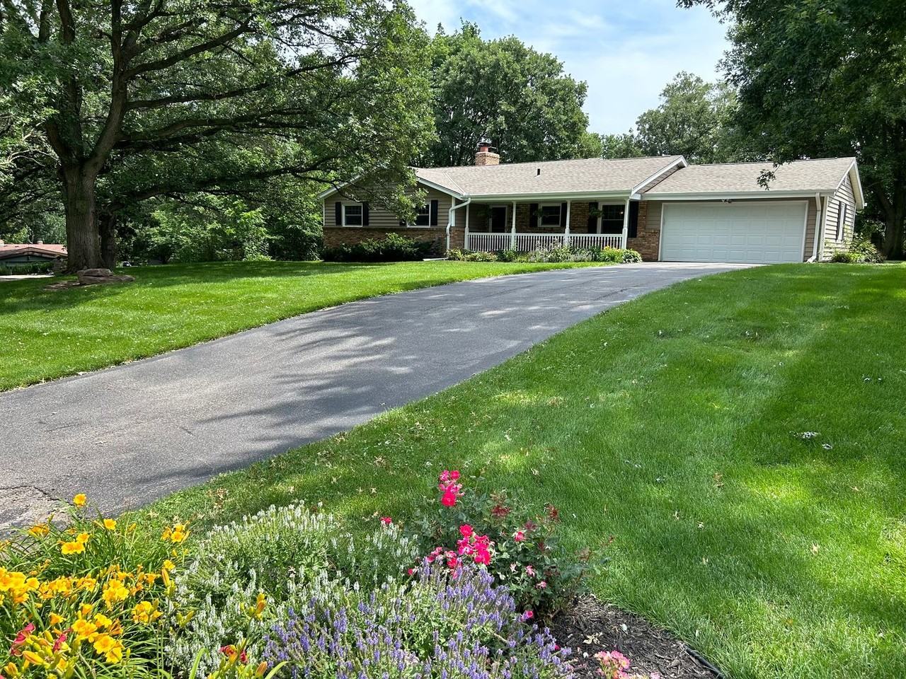 4545 Manchester Drive - Photo 2 of 26
