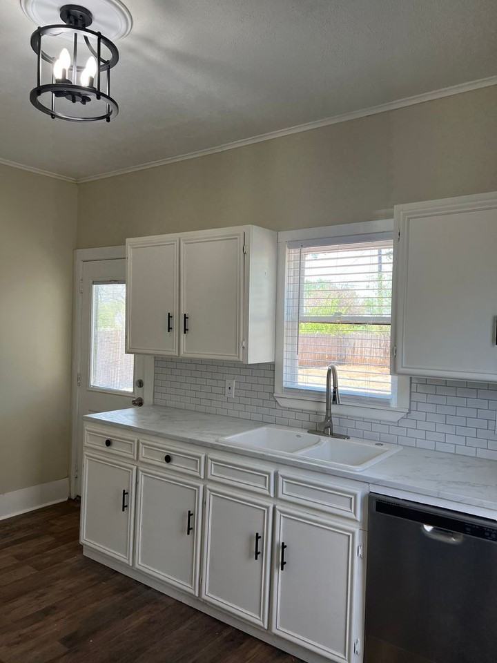 106 S Ash St - Photo 3 of 11