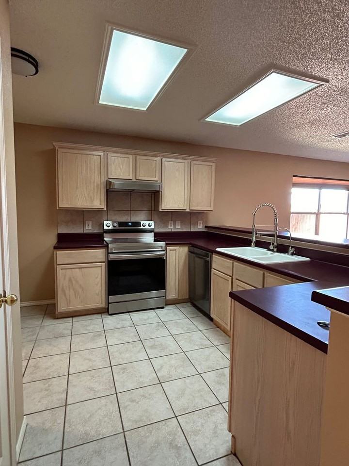 4009 New Orleans Dr - Photo 3 of 16