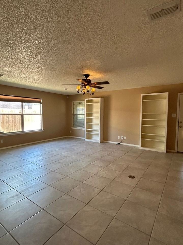 4009 New Orleans Dr - Photo 6 of 16