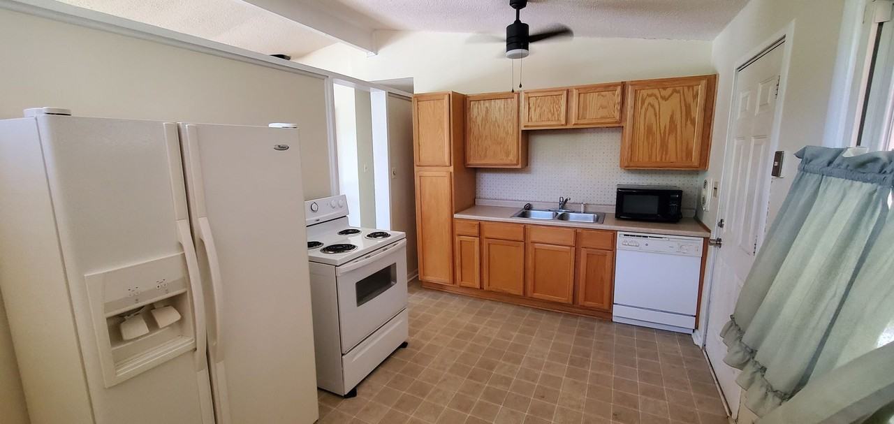 1404 Dayton St - Photo 2 of 10