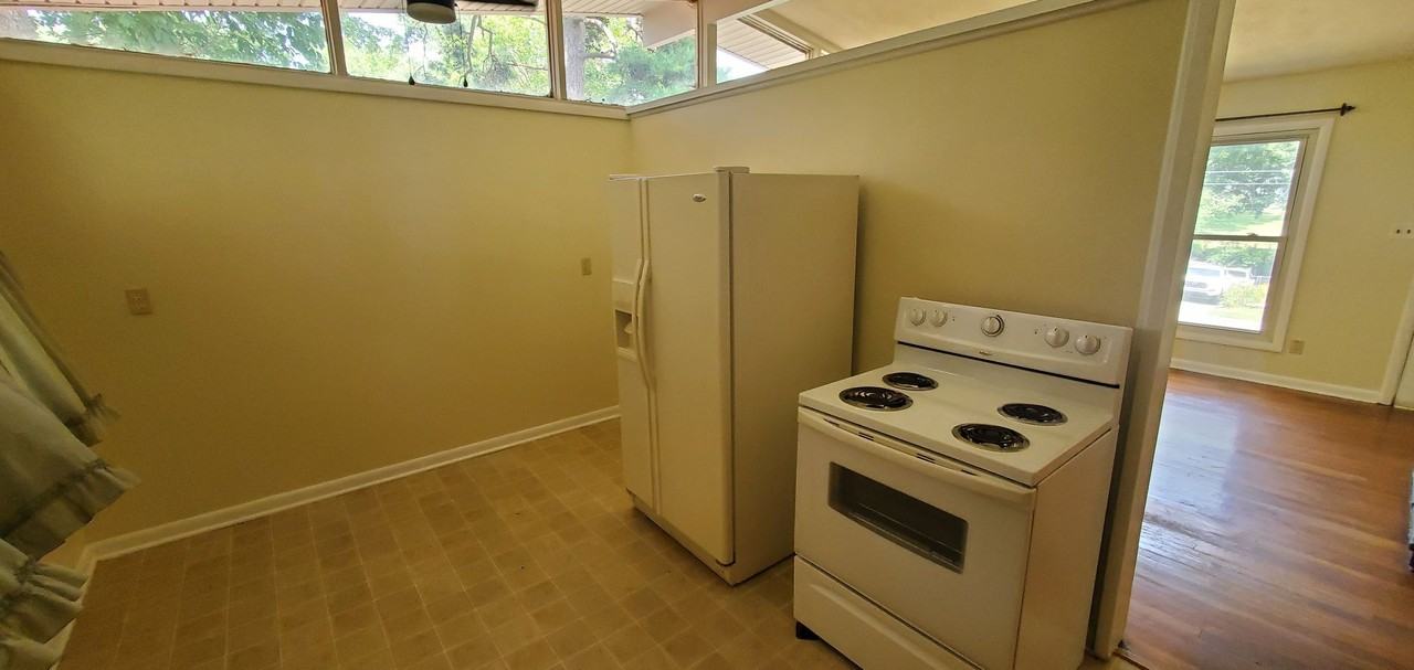 1404 Dayton St - Photo 3 of 10