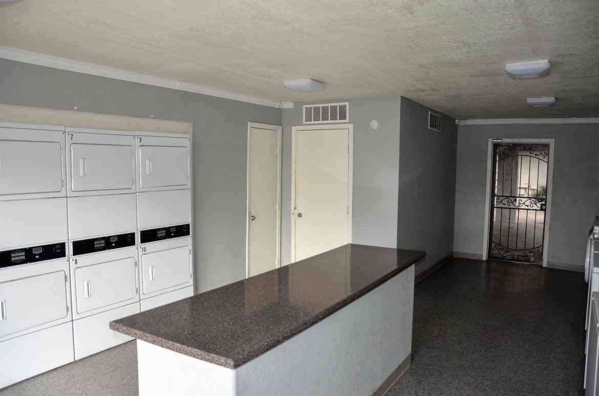 3230 E Roosevelt St - Photo 5 of 12