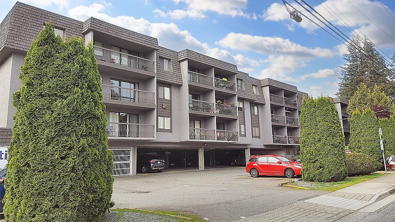 Dahlstrom Manor - Photo 5 of 15