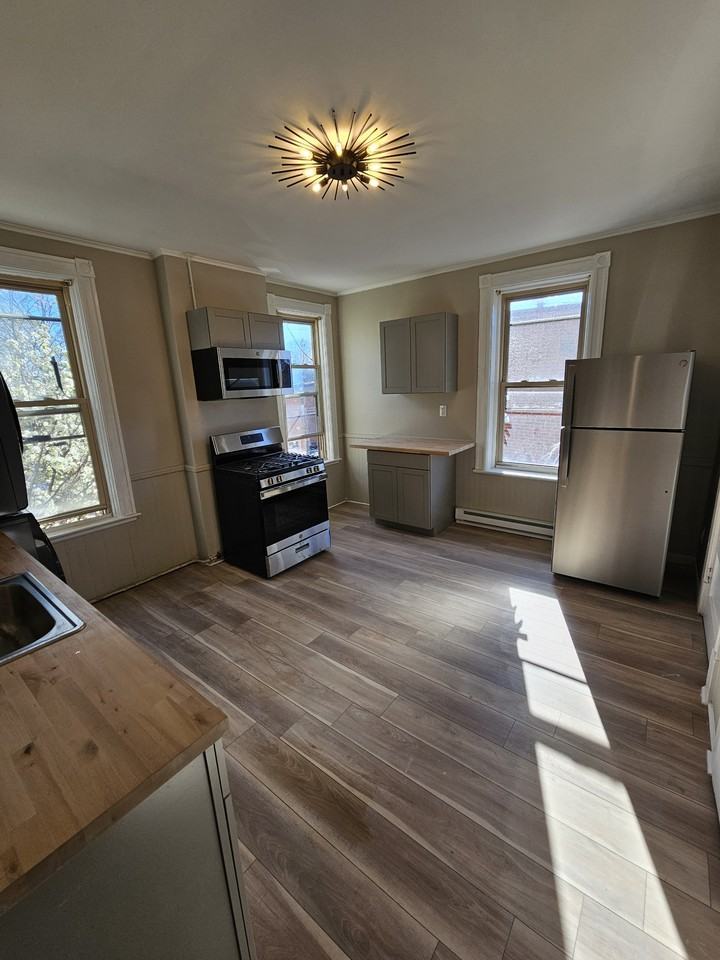 343 4th St #2 - Photo 4 of 8