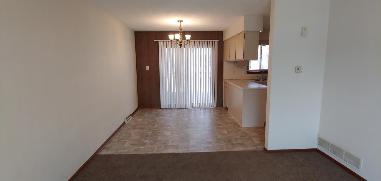 2127 N Cedar Ave - Photo 5 of 15