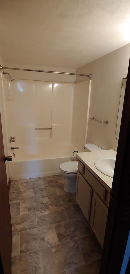 2127 N Cedar Ave - Photo 6 of 15