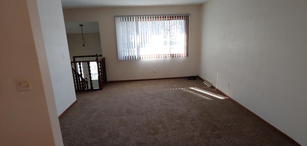 2127 N Cedar Ave - Photo 2 of 15