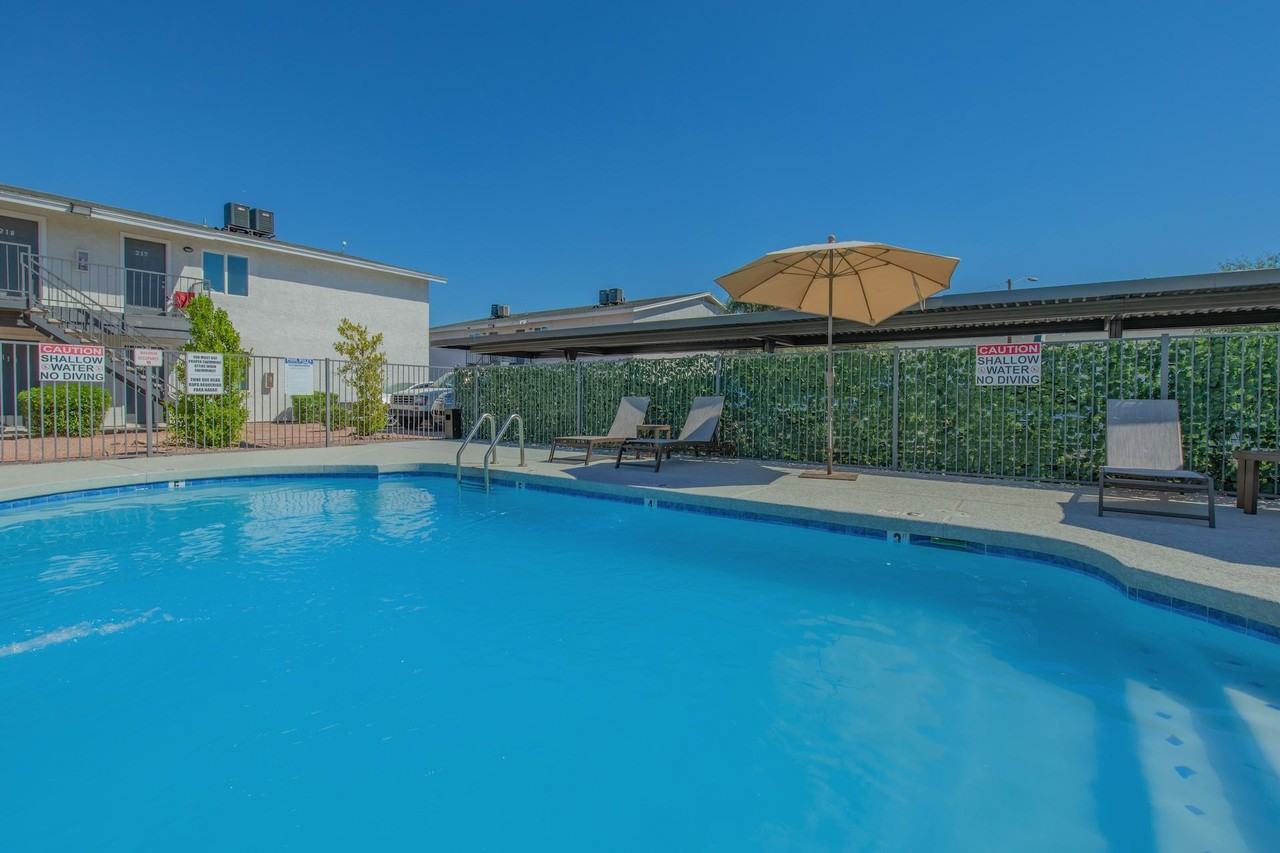 Two | Five Greenway Apartments - Photo 5 of 13