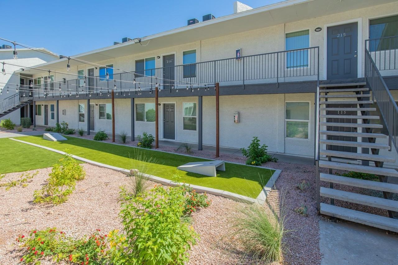 Two | Five Greenway Apartments - Photo 6 of 13