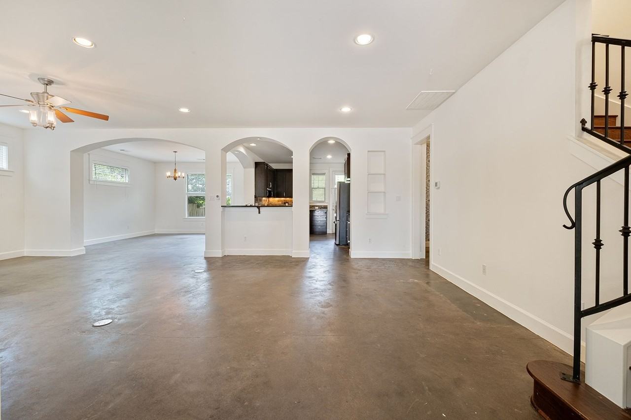 5608 Grover Ave - Photo 4 of 26