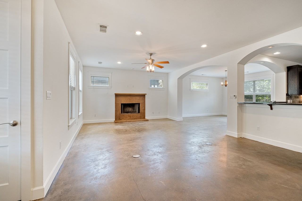 5608 Grover Ave - Photo 5 of 26