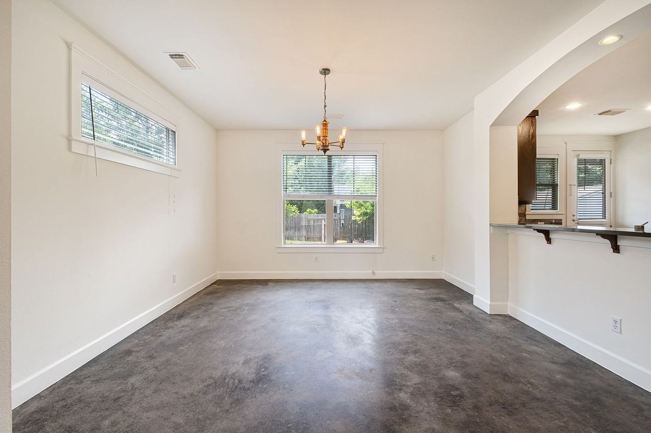 5608 Grover Ave - Photo 7 of 26
