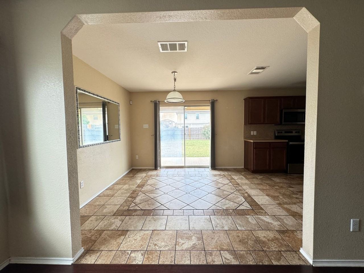 813 Draco St - Photo 5 of 26