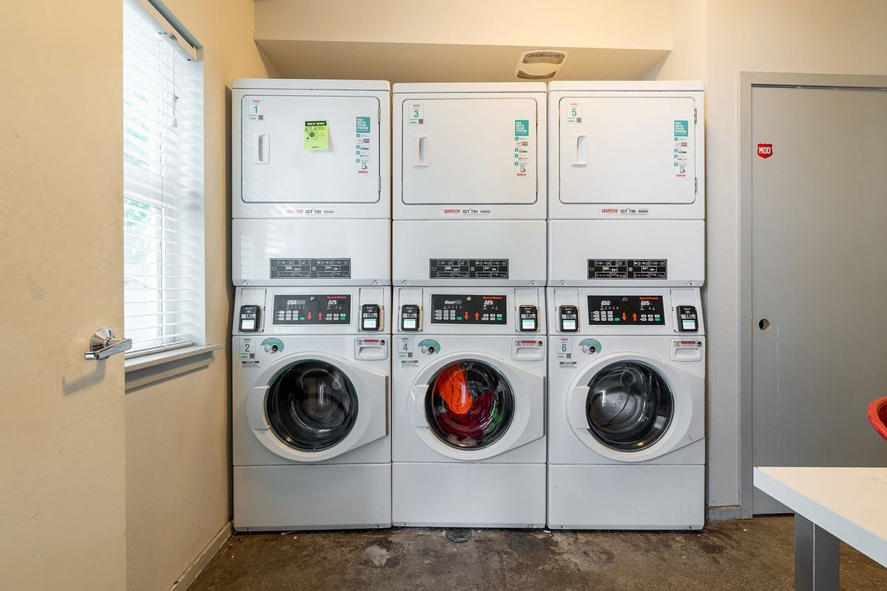 422 11th Ave - Amazing Studios! - Photo 2 of 50