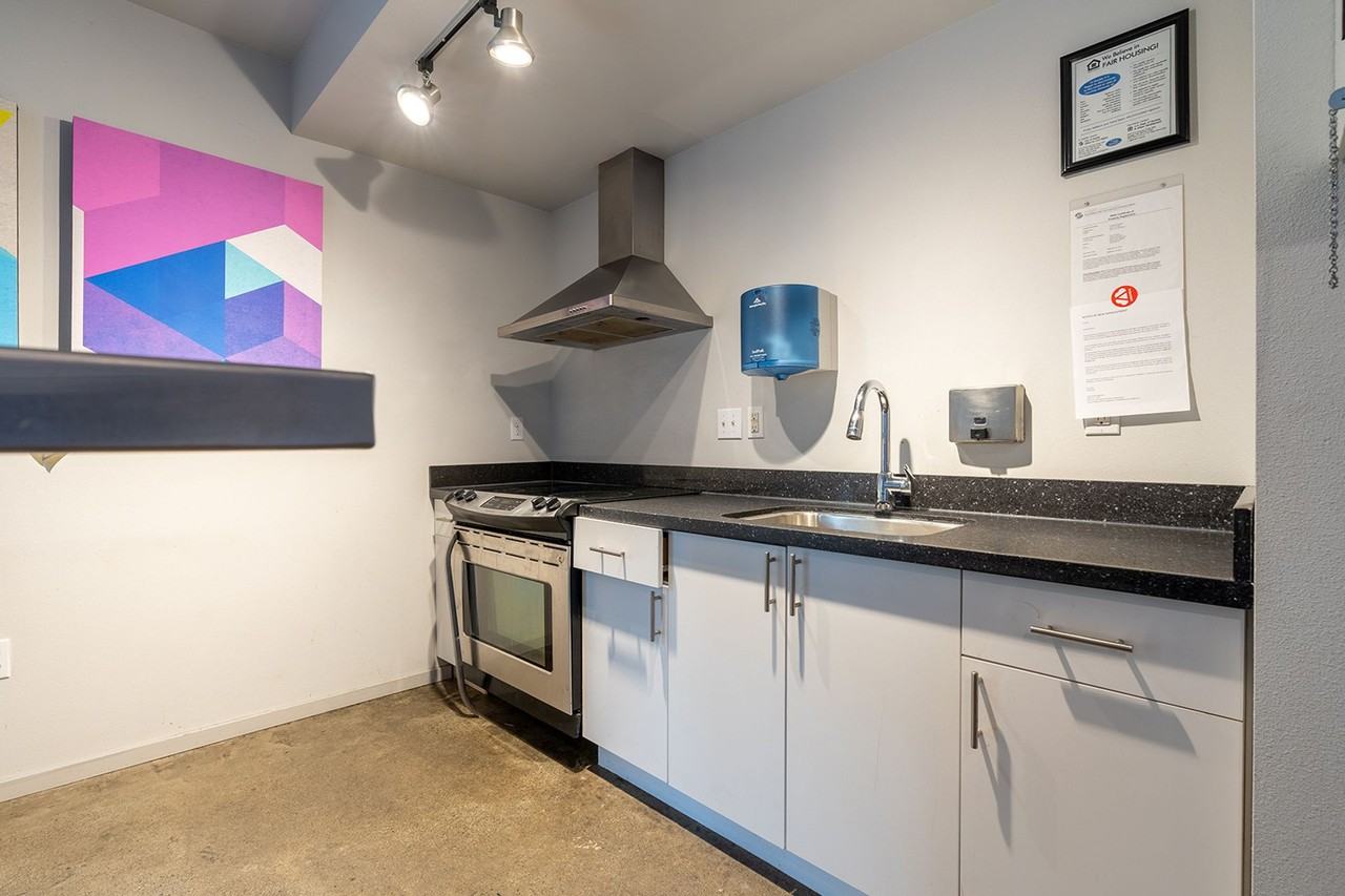 422 11th Ave - Amazing Studios! - Photo 7 of 50