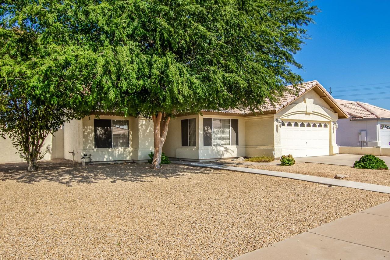 831 N Swallow Ln - Photo 2 of 37