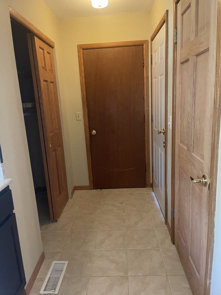 1406 Holiday Dr - Photo 2 of 11