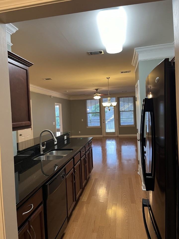 2310 Elliott Ave #419 - Photo 7 of 27