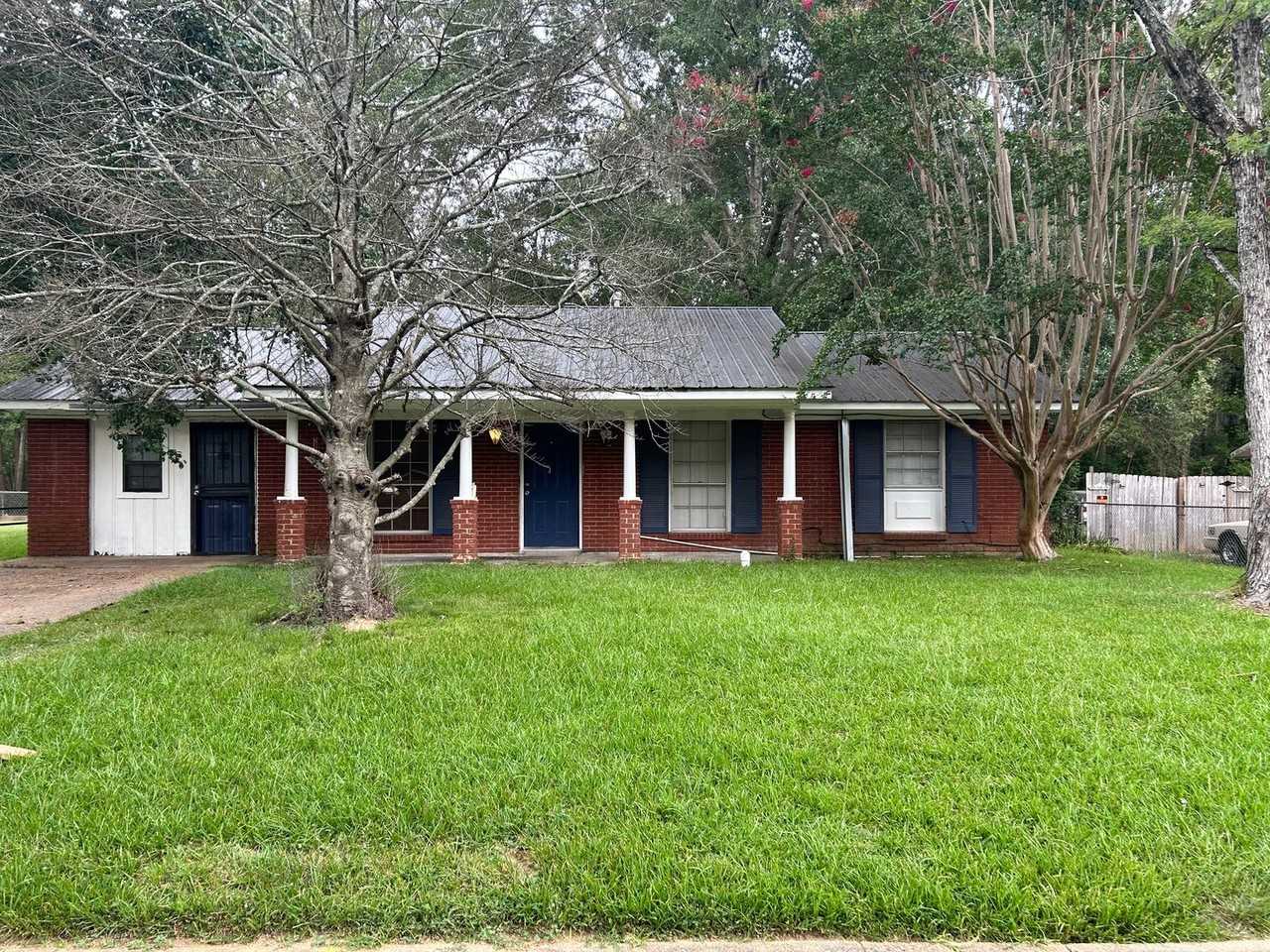 664 Queen Julianna Ln