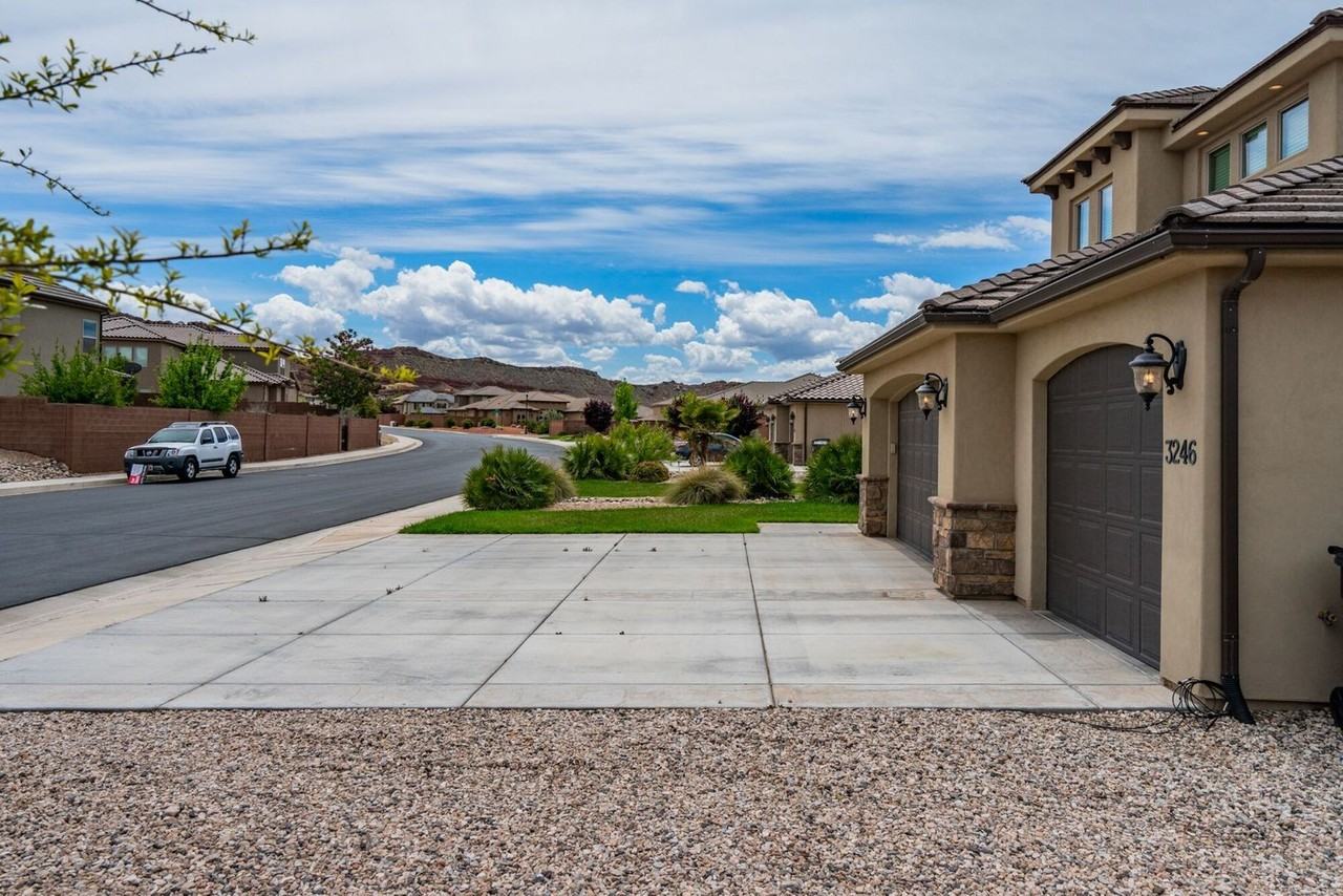 3246 S 2880 E - Photo 2 of 50