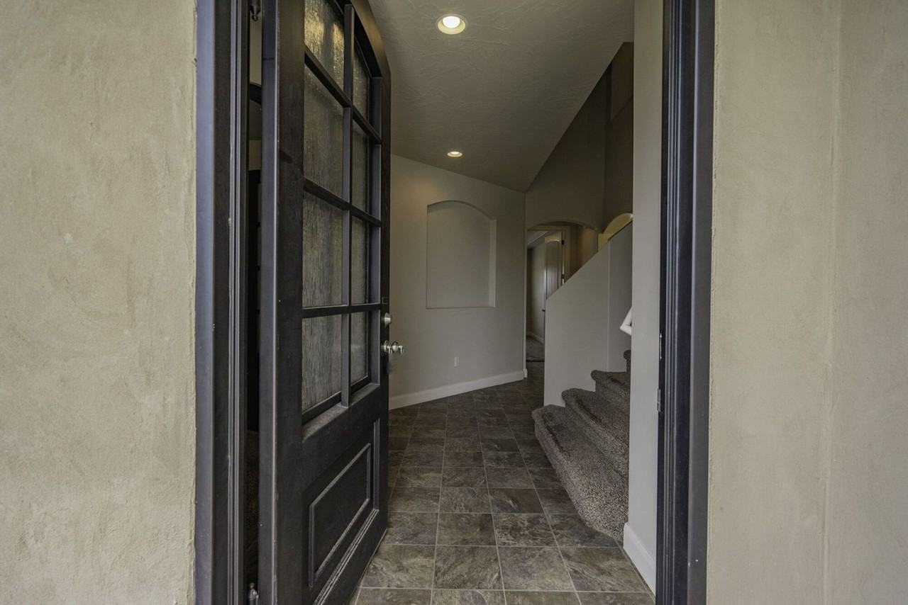 3246 S 2880 E - Photo 5 of 50