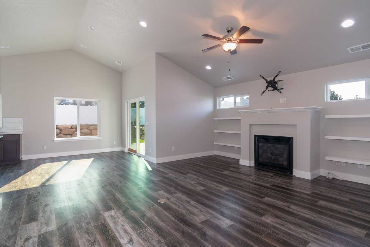 1727 S Sundance Dr - Photo 2 of 30