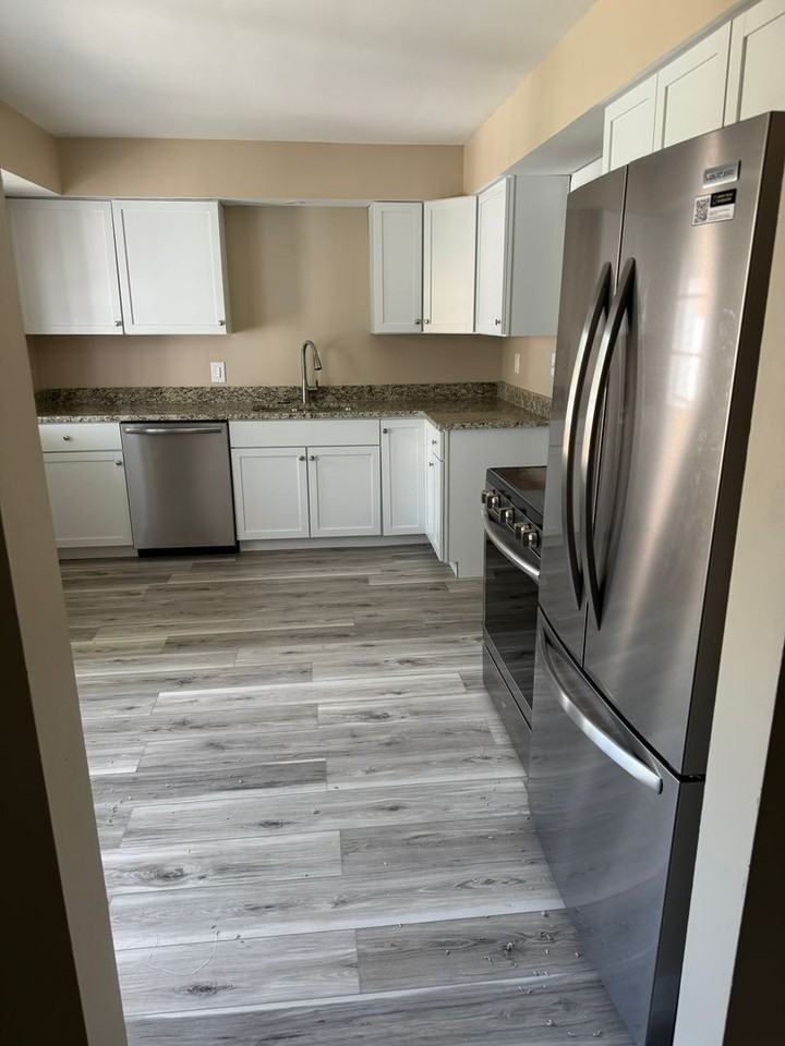 4279 W 214th St - Photo 3 of 9