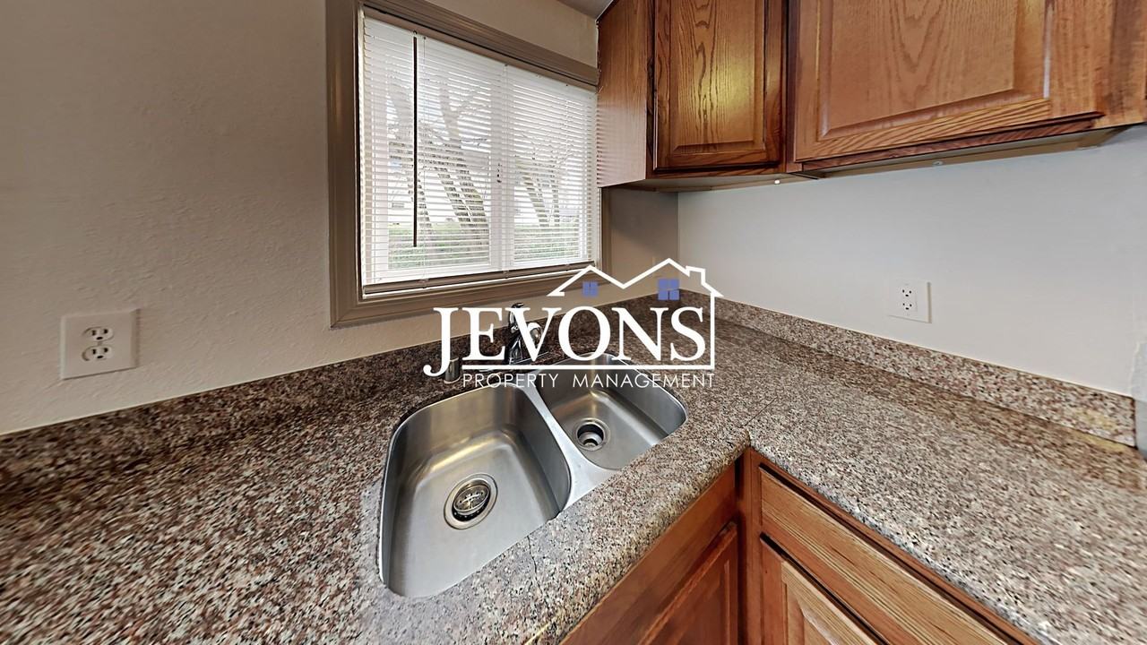 2416 S I St - Photo 2 of 50