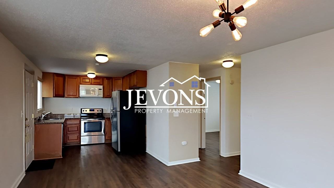 2416 S I St - Photo 4 of 50