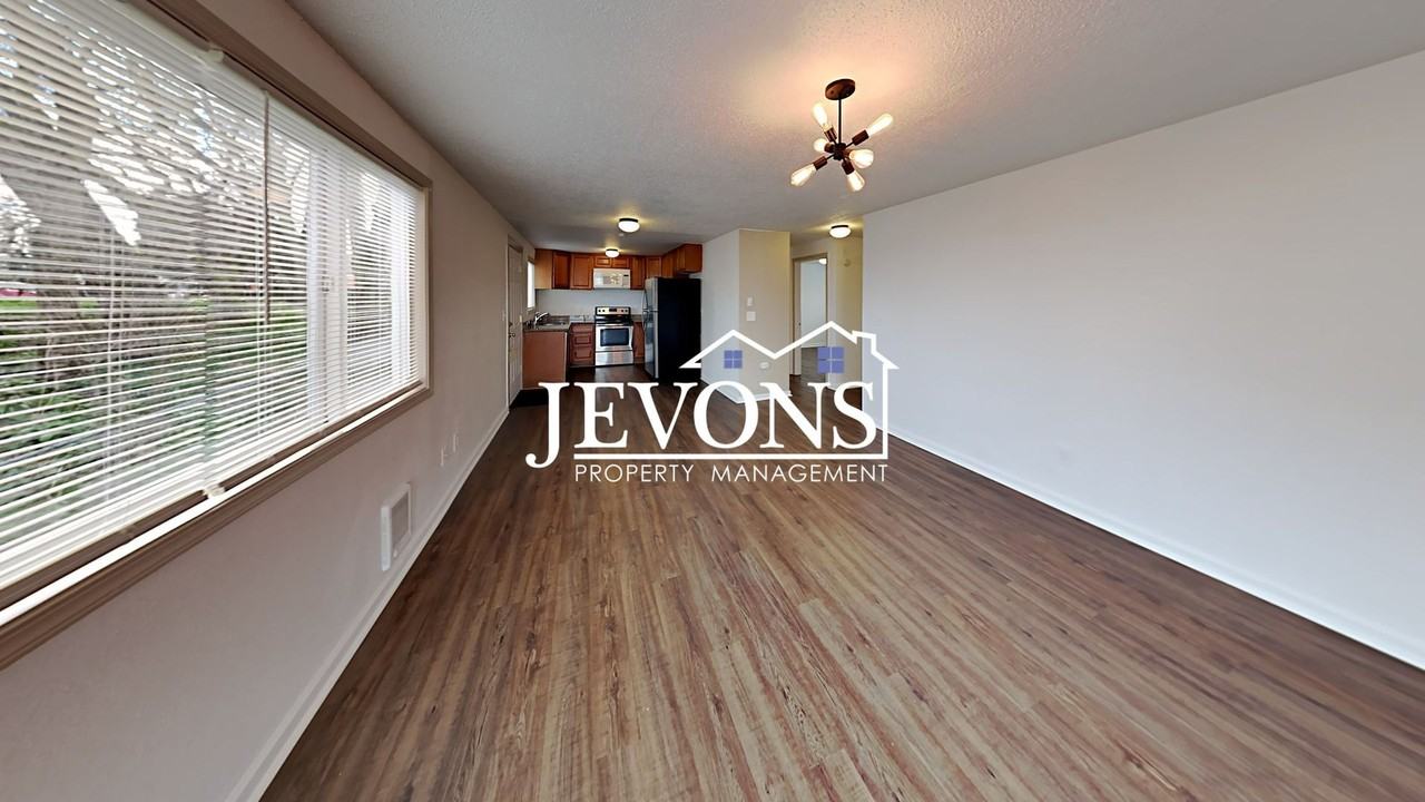 2416 S I St - Photo 5 of 50