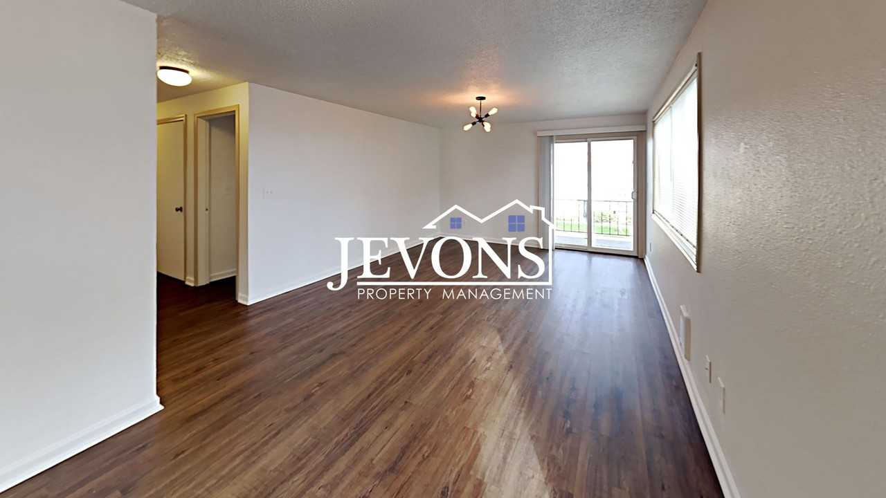 2416 S I St - Photo 6 of 50